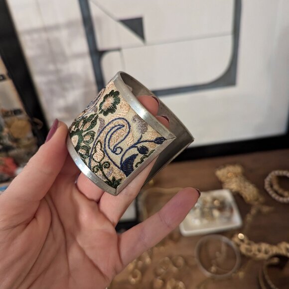 Cuff bracelet - Picture 3 of 3